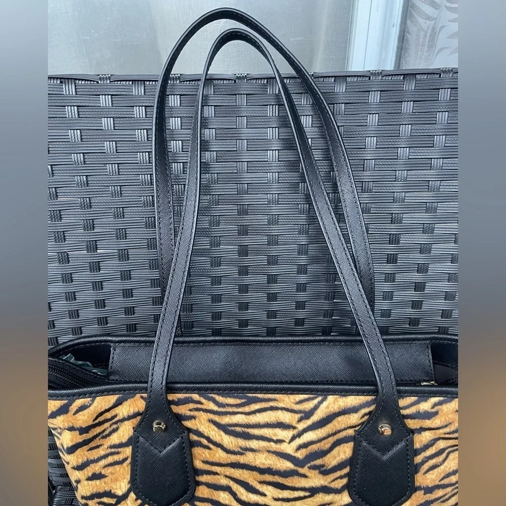 NEW Michael Kors Bag,Michael Kors Tiger Print Shoulder Bag.Michael Kors Tote.